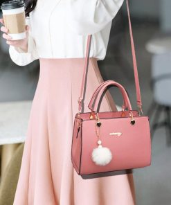 ショルダーバッグ | ファーチャーム付き通勤