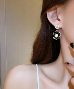 その他アクセサリー | ツバキ ピアス 韓国 アクセサリー 女性