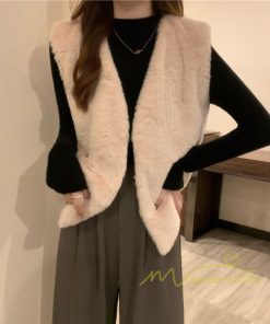 ベスト | ファーレディース 秋冬 ショート丈 アウター ジレ 羽織り 前開き ボタン カーディガン 袖なし 送料無料 コーデ フェイクファー ノーカラー