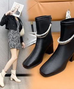 ショートブーツ | 大きいサイズレディース スクエアトゥ チャンキーヒール バックファスナー 合皮ブーツ 黒ブーツ ミドルヒール ブーツ フェイクパール シューズ