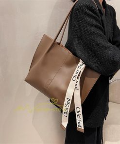 女性用バッグ | トートバッグ レディース A4 大容量 手提げ 鞄 おしゃれ PUレザー 通勤通学 無地 シンプル オフィス 上品 20代30代40代 お出かけ ビジネスバッグ ポーチ付き