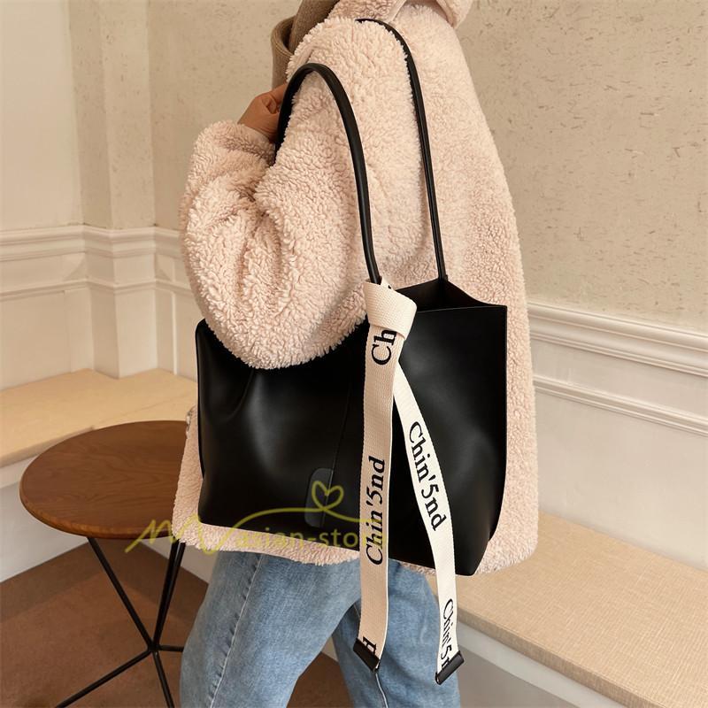 女性用バッグ | トートバッグ レディース A4 大容量 手提げ 鞄 おしゃれ PUレザー 通勤通学 無地 シンプル オフィス 上品 20代30代40代 お出かけ ビジネスバッグ ポーチ付き