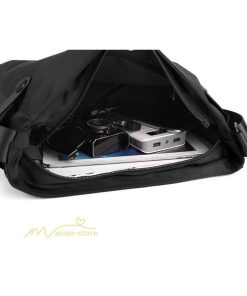 メンズバッグ | ショルダーバッグ 2サイズ シンプル 軽量 ボディバッグ 肩掛け 斜めがけ ワンショルダーバック 軽い 肩がけ カッコウイイ ナイロン製 2色 鞄 バッグ 小さめ