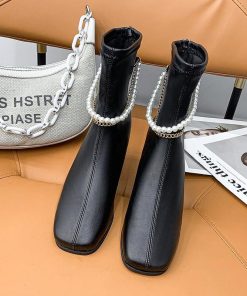 ショートブーツ | 大きいサイズレディース スクエアトゥ チャンキーヒール バックファスナー 合皮ブーツ 黒ブーツ ミドルヒール ブーツ フェイクパール シューズ