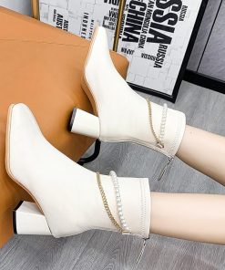 ショートブーツ | 大きいサイズレディース スクエアトゥ チャンキーヒール バックファスナー 合皮ブーツ 黒ブーツ ミドルヒール ブーツ フェイクパール シューズ