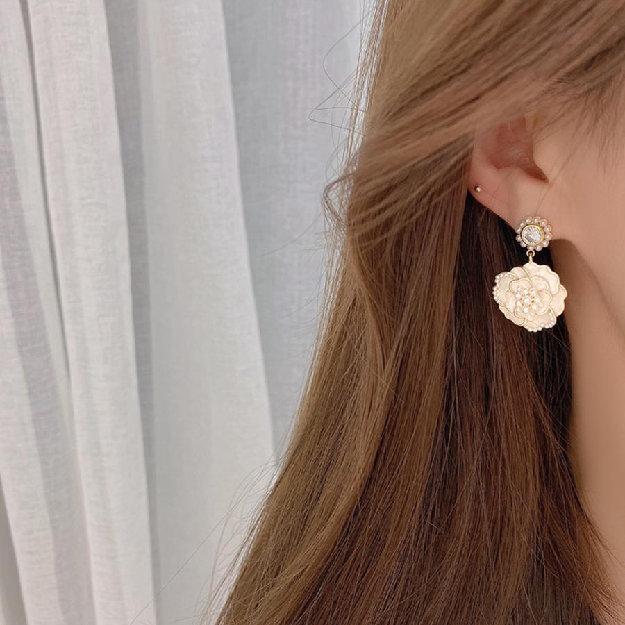 その他アクセサリー | ツバキ ピアス 韓国 アクセサリー 女性