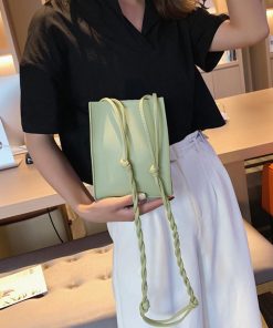 ショルダーバッグ | スクエア型 小さめ