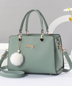 ショルダーバッグ | ファーチャーム付き通勤