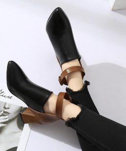 ショートブーツ | 大きいサイズレディース チャンキーヒール ポインテッドトゥ 太ヒール 合皮ブーツ バックファスナー ブーツ 黒ブーツ バイカラー ミドルヒール