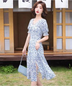 ミディアム | ワンピース サマーワンピース レディース 着痩せ Vネック スカイブルー 花柄 裾口スリット 膝丈 きれいめ おしゃれ 上品 半袖 お出かけ フレア 大人 薄手