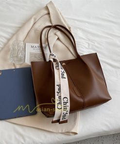 女性用バッグ | トートバッグ レディース A4 大容量 手提げ 鞄 おしゃれ PUレザー 通勤通学 無地 シンプル オフィス 上品 20代30代40代 お出かけ ビジネスバッグ ポーチ付き