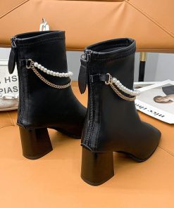 ショートブーツ | 大きいサイズレディース スクエアトゥ チャンキーヒール バックファスナー 合皮ブーツ 黒ブーツ ミドルヒール ブーツ フェイクパール シューズ