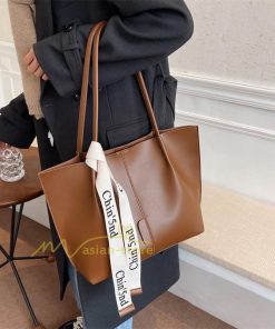 女性用バッグ | トートバッグ レディース A4 大容量 手提げ 鞄 おしゃれ PUレザー 通勤通学 無地 シンプル オフィス 上品 20代30代40代 お出かけ ビジネスバッグ ポーチ付き