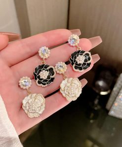 その他アクセサリー | ツバキ ピアス 韓国 アクセサリー 女性