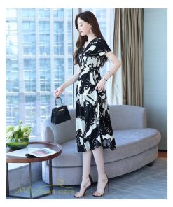 ミディアム | Aラインスカート レディース 着痩せ 黒 白 Vネック 半袖 ワンピース エレガント フェミニン 気質 30代 ママ きれいめ 40代 大きいサイズ サマーワンピース 夏