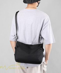 メンズバッグ | ショルダーバッグ 2サイズ シンプル 軽量 ボディバッグ 肩掛け 斜めがけ ワンショルダーバック 軽い 肩がけ カッコウイイ ナイロン製 2色 鞄 バッグ 小さめ