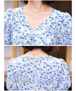 ミディアム | ワンピース サマーワンピース レディース 着痩せ Vネック スカイブルー 花柄 裾口スリット 膝丈 きれいめ おしゃれ 上品 半袖 お出かけ フレア 大人 薄手