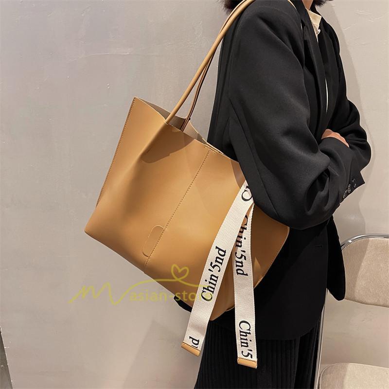 女性用バッグ | トートバッグ レディース A4 大容量 手提げ 鞄 おしゃれ PUレザー 通勤通学 無地 シンプル オフィス 上品 20代30代40代 お出かけ ビジネスバッグ ポーチ付き