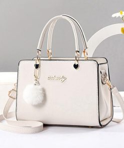 ショルダーバッグ | ファーチャーム付き通勤