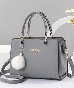 ショルダーバッグ | ファーチャーム付き通勤