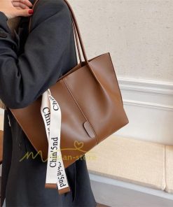 女性用バッグ | トートバッグ レディース A4 大容量 手提げ 鞄 おしゃれ PUレザー 通勤通学 無地 シンプル オフィス 上品 20代30代40代 お出かけ ビジネスバッグ ポーチ付き