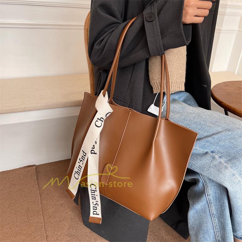 女性用バッグ | トートバッグ レディース A4 大容量 手提げ 鞄 おしゃれ PUレザー 通勤通学 無地 シンプル オフィス 上品 20代30代40代 お出かけ ビジネスバッグ ポーチ付き