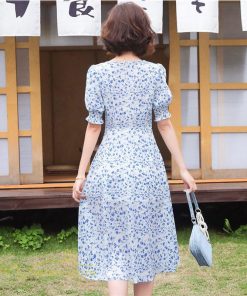 ミディアム | ワンピース サマーワンピース レディース 着痩せ Vネック スカイブルー 花柄 裾口スリット 膝丈 きれいめ おしゃれ 上品 半袖 お出かけ フレア 大人 薄手