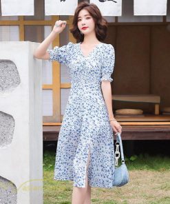 ミディアム | ワンピース サマーワンピース レディース 着痩せ Vネック スカイブルー 花柄 裾口スリット 膝丈 きれいめ おしゃれ 上品 半袖 お出かけ フレア 大人 薄手