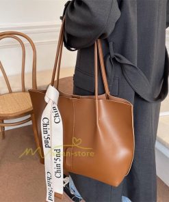 女性用バッグ | トートバッグ レディース A4 大容量 手提げ 鞄 おしゃれ PUレザー 通勤通学 無地 シンプル オフィス 上品 20代30代40代 お出かけ ビジネスバッグ ポーチ付き