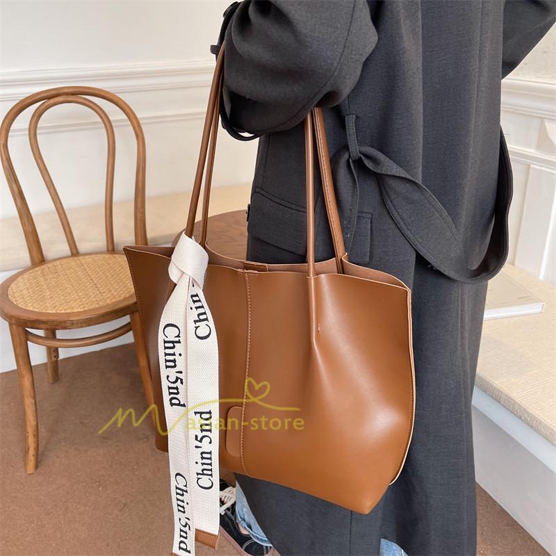 女性用バッグ | トートバッグ レディース A4 大容量 手提げ 鞄 おしゃれ PUレザー 通勤通学 無地 シンプル オフィス 上品 20代30代40代 お出かけ ビジネスバッグ ポーチ付き