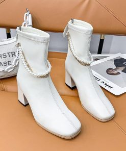 ショートブーツ | 大きいサイズレディース スクエアトゥ チャンキーヒール バックファスナー 合皮ブーツ 黒ブーツ ミドルヒール ブーツ フェイクパール シューズ