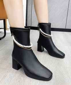ショートブーツ | 大きいサイズレディース スクエアトゥ チャンキーヒール バックファスナー 合皮ブーツ 黒ブーツ ミドルヒール ブーツ フェイクパール シューズ